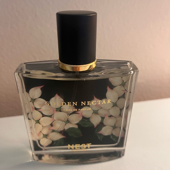 NEST Fragrances Golden Nectar Perfume with Floral Design - Picture 3 of 7